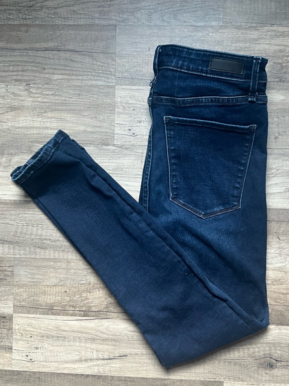 A&F Simone high rise super skinny. Dark wash.